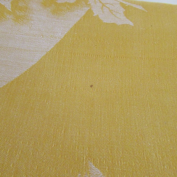 4 Gold & white Rose embossed cloth napkins and Tablecloth - Picture 15 of 15